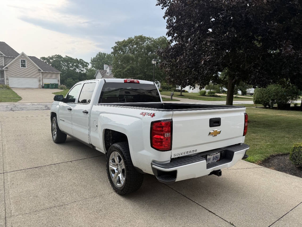 Used 2018 Chevrolet Silverado 1500 Custom w/ Custom Value Package AWD/4WD image 3