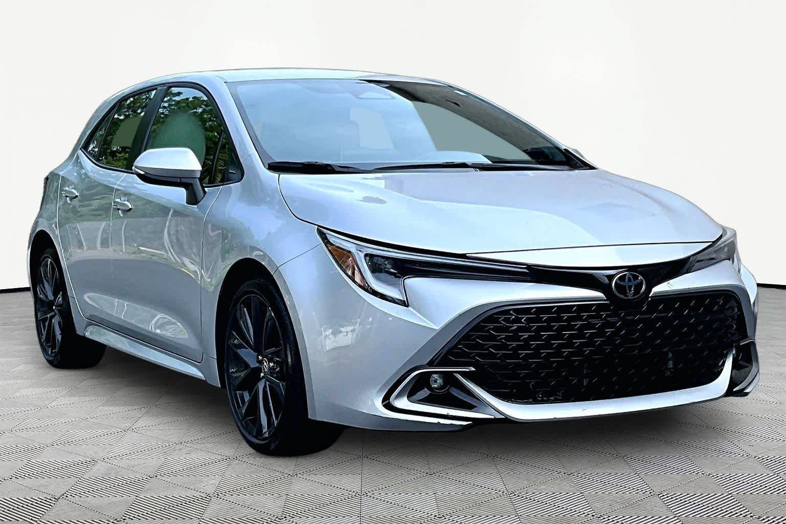 Used 2023 Toyota Corolla XSE FWD image 3