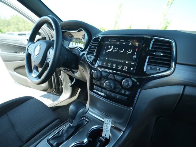 Used 2022 Jeep Grand Cherokee Laredo E RWD image 32