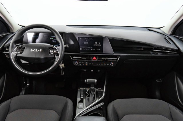 Used 2024 Kia Niro LX image 11