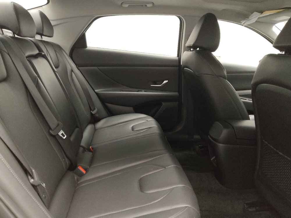 Used 2025 Hyundai Elantra Limited image 19