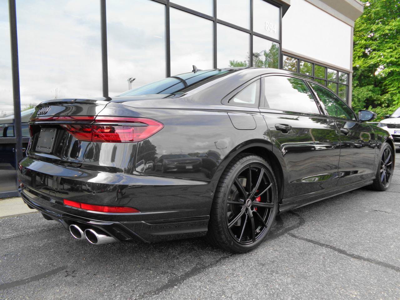 Used 2022 Audi S8 AWD/4WD image 5