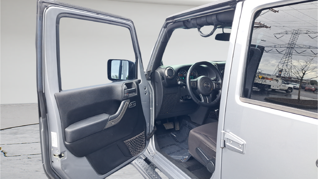 Used 2013 Jeep Wrangler Unlimited Sport AWD/4WD image 21