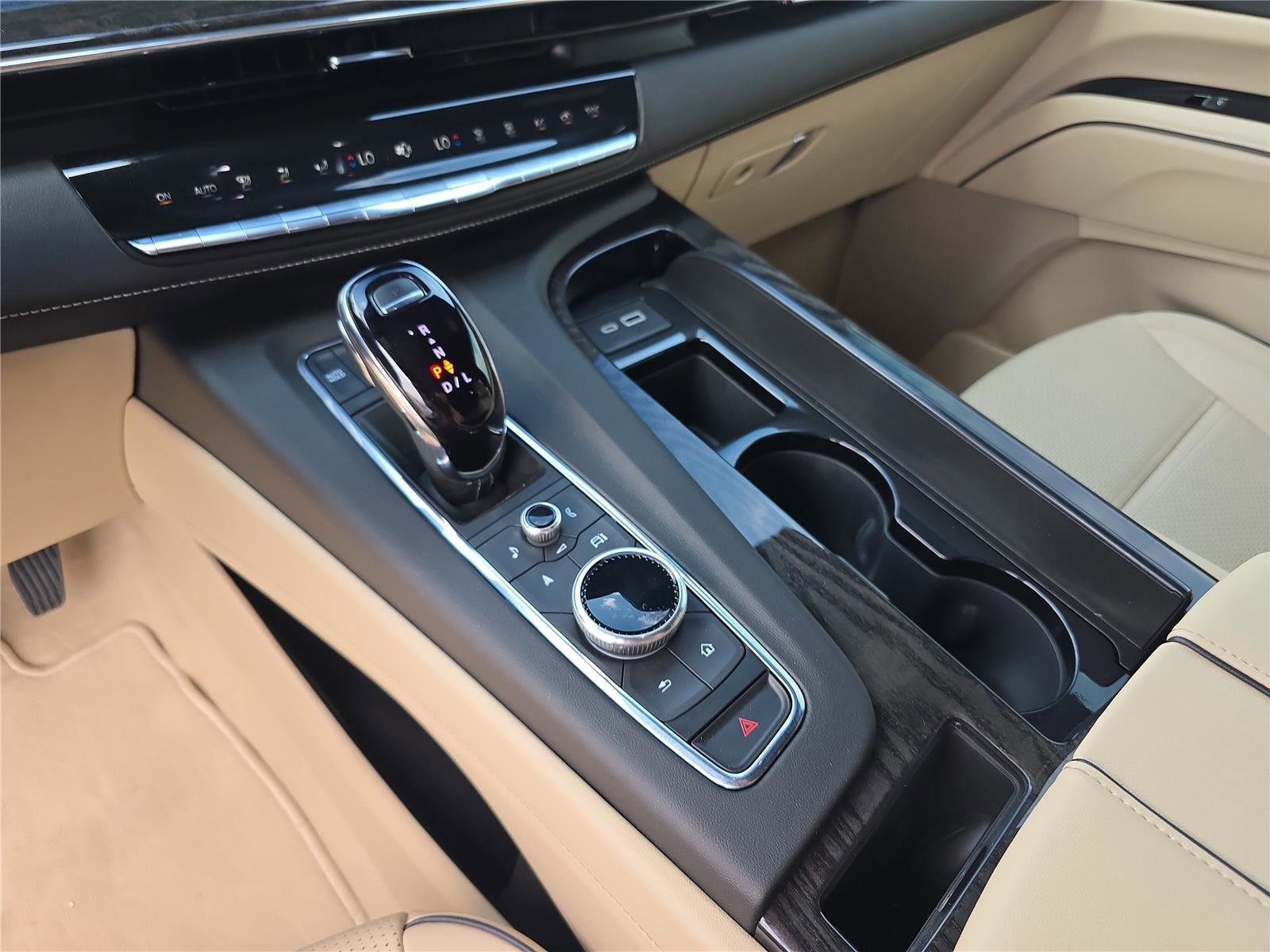 Used 2023 Cadillac Escalade Premium Luxury w/ Performance Package AWD/4WD image 30