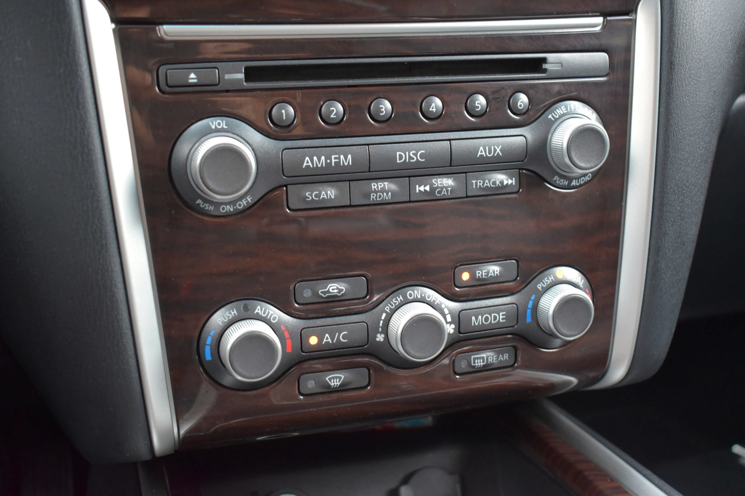 Used 2013 Nissan Pathfinder SL w/ Cargo Pkg AWD/4WD image 23