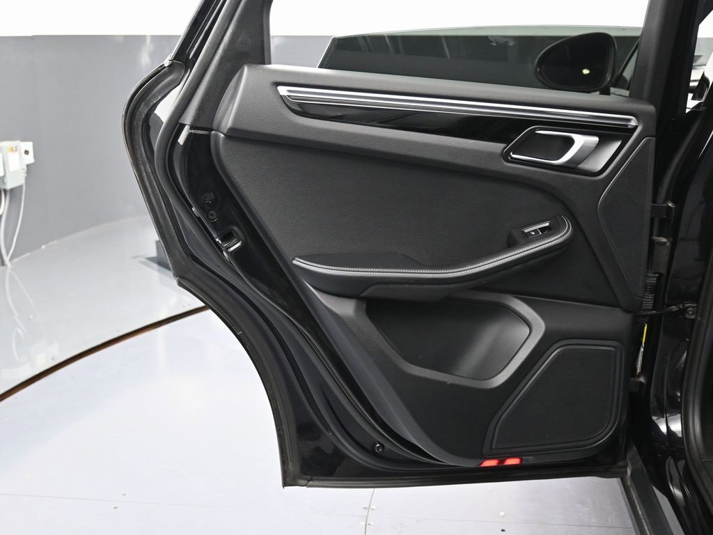Used 2023 Porsche Macan Turbo image 42