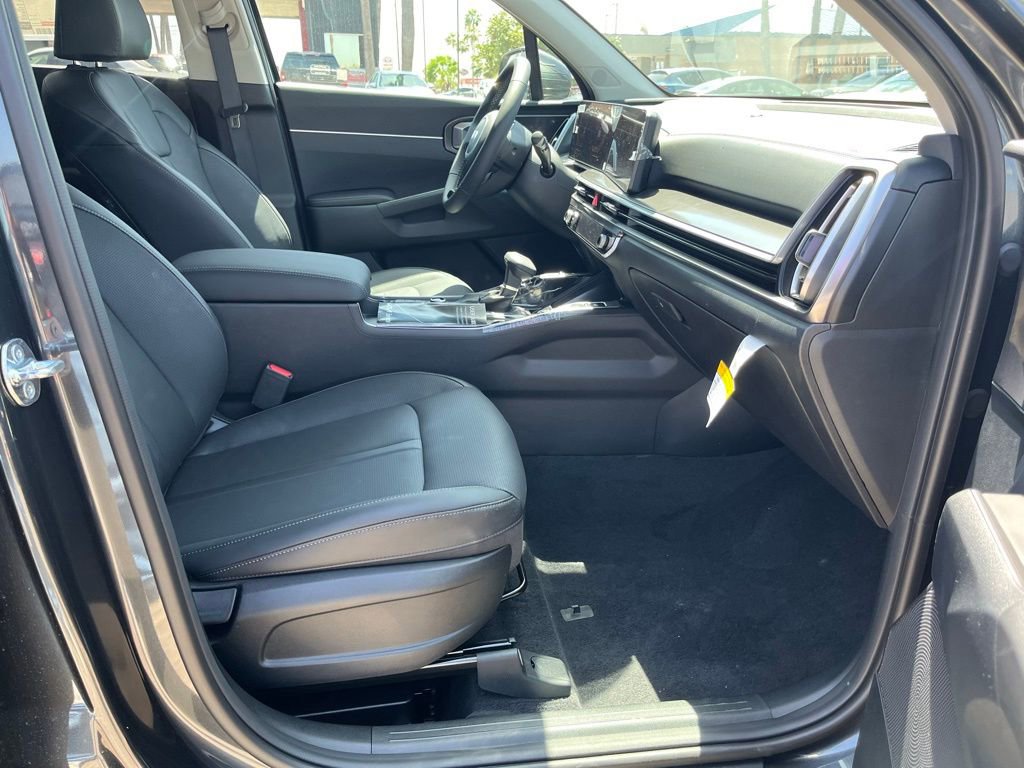 New 2025 Kia Sorento S w/ Panoramic Sunroof Package image 17