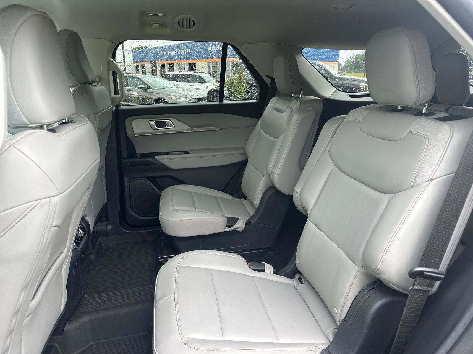 Used 2025 Ford Explorer Active w/ Active Comfort Package AWD/4WD image 16