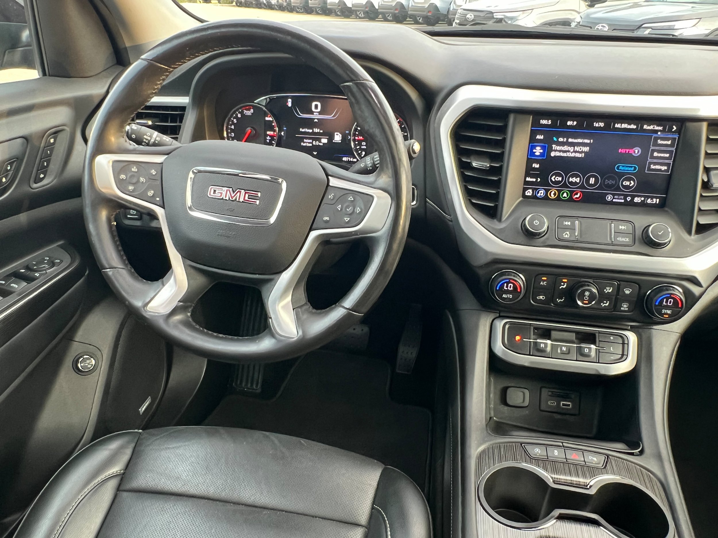 Used 2021 GMC Acadia SLT w/ Technology Package AWD/4WD image 16