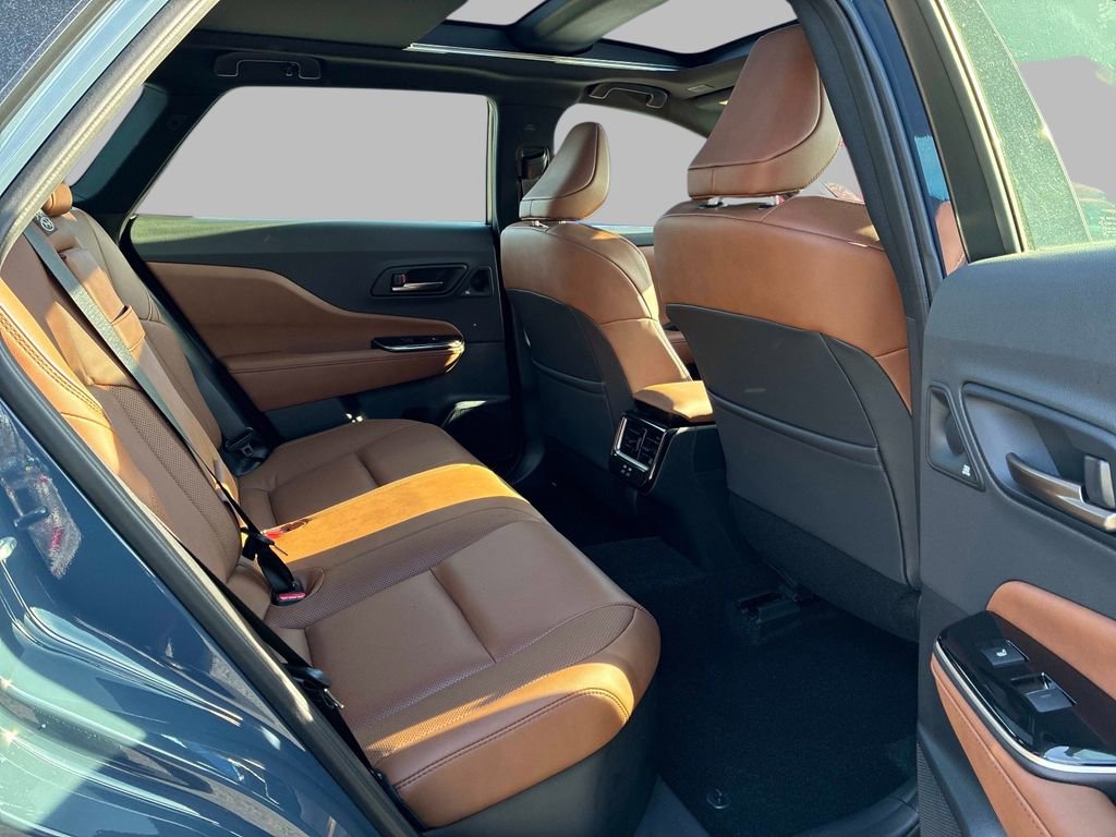 Used 2025 Toyota Crown Signia w/ Advanced Technology Package image 10