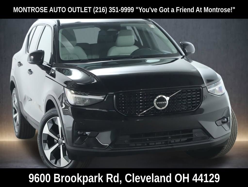 Used 2023 Volvo XC40 B5 Plus w/ Climate Package image 5