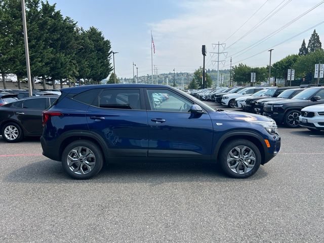 Used 2026 Kia Seltos LX AWD/4WD image 8
