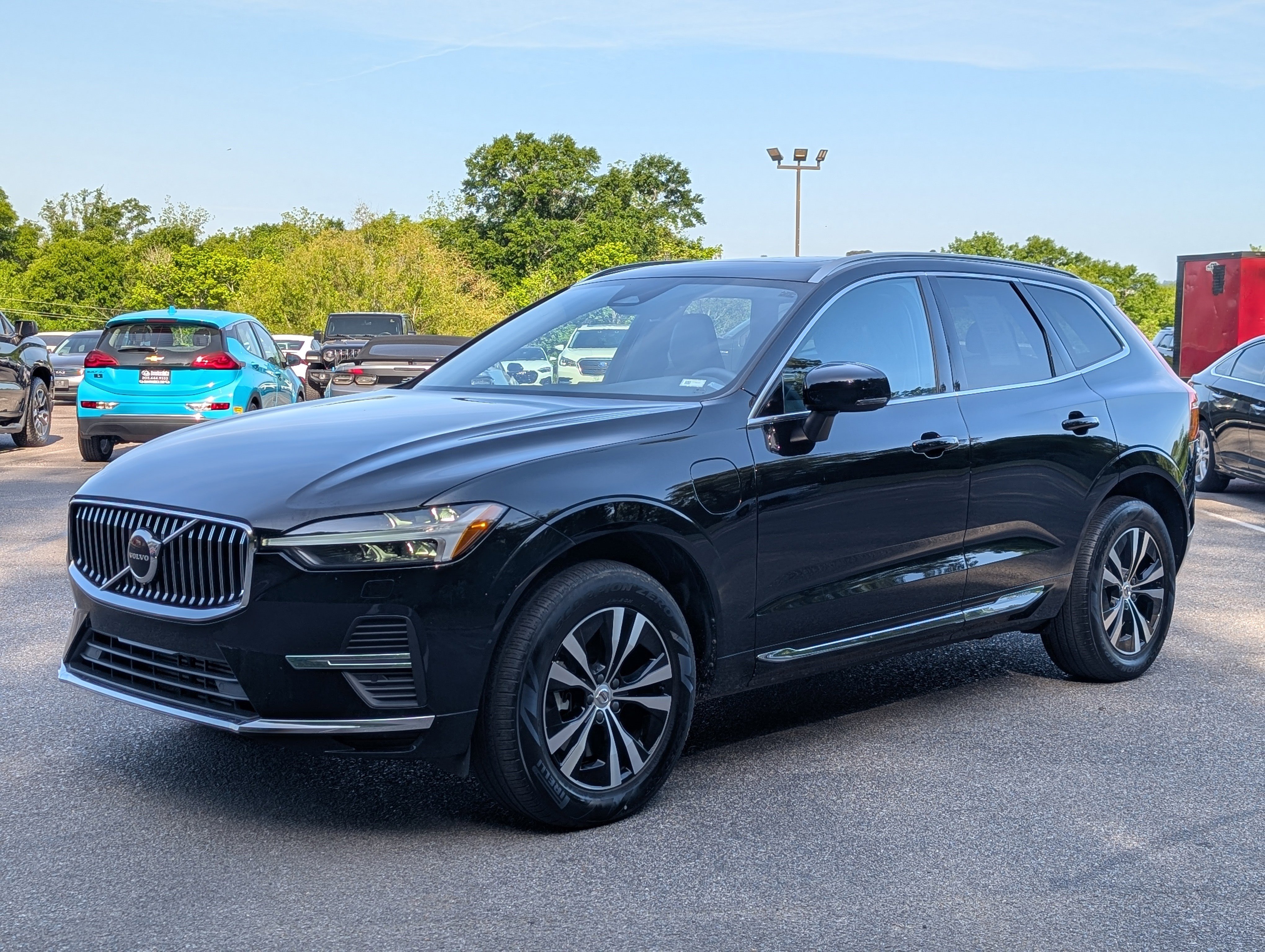 Used 2023 Volvo XC60 T8 Core image 5
