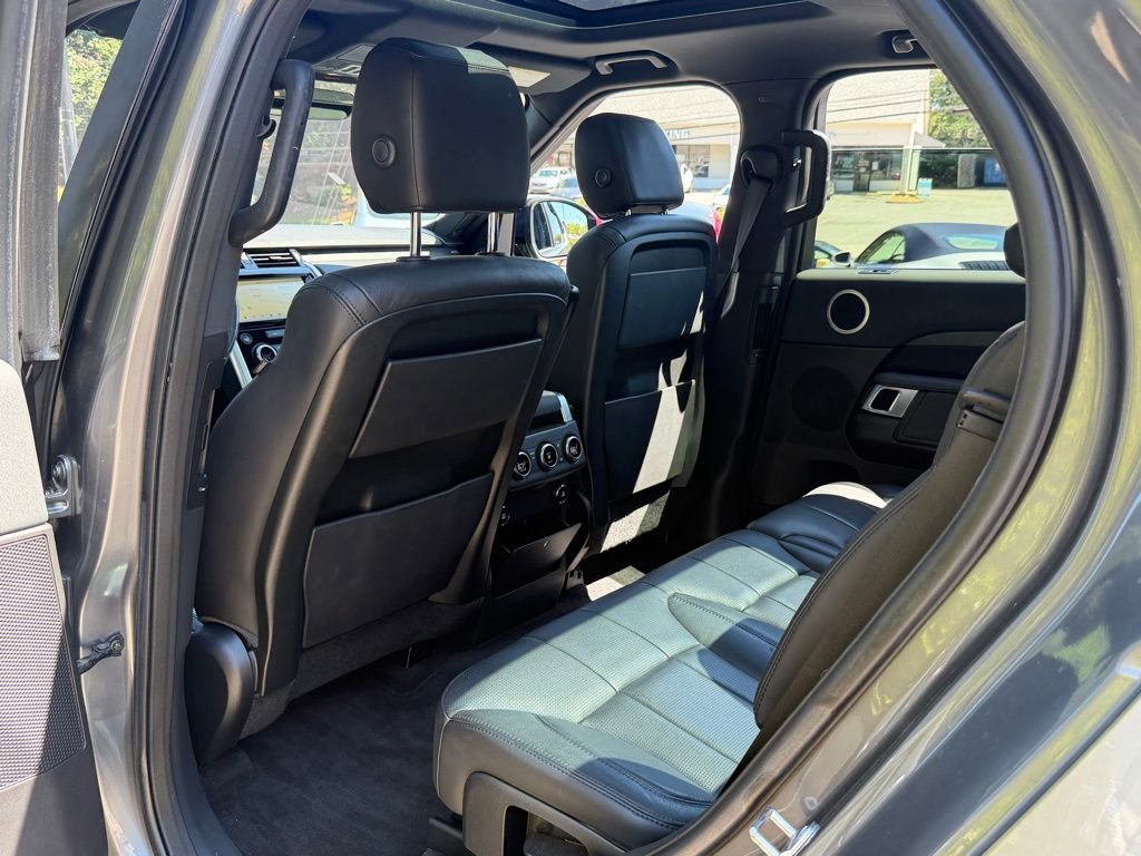 Used 2018 Land Rover Discovery HSE image 30