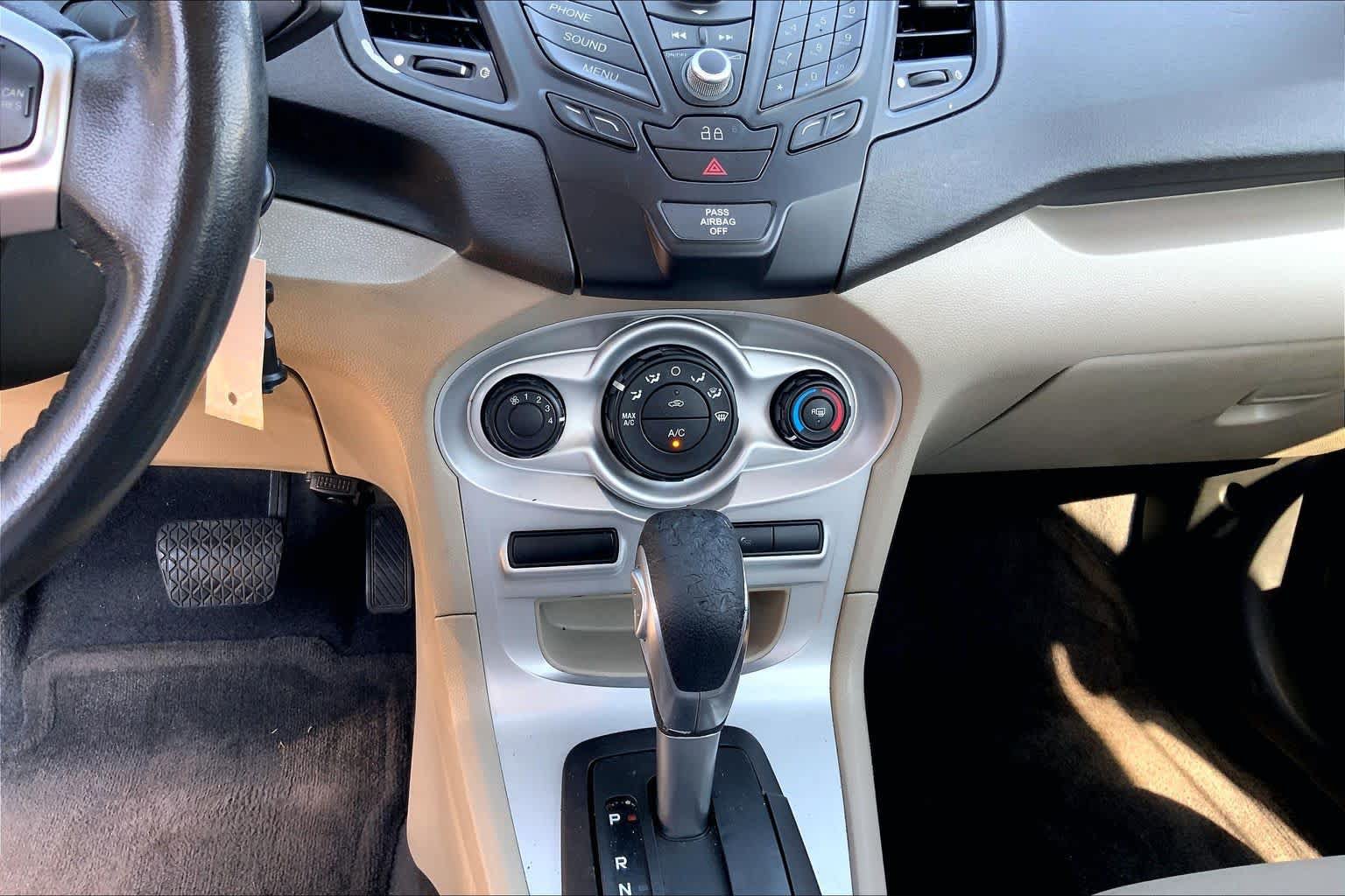 Used 2014 Ford Fiesta SE FWD image 28