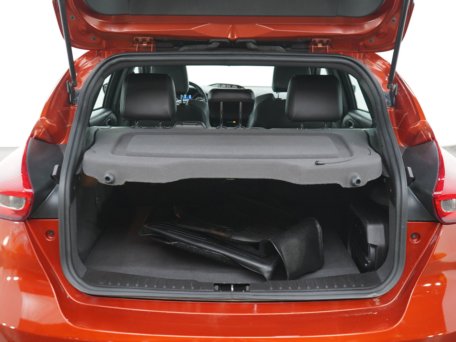 Used 2018 Ford Focus ST w/ Equipment Group 402A FWD image 16