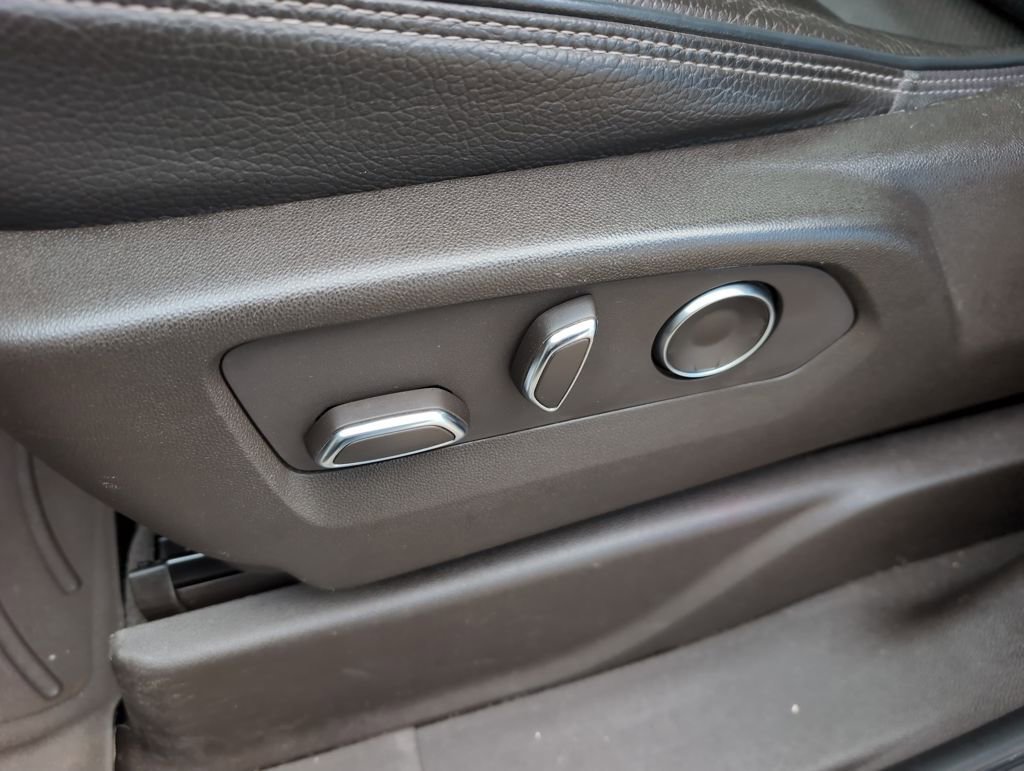 Used 2021 GMC Yukon Denali w/ Denali Premium Package AWD/4WD image 18