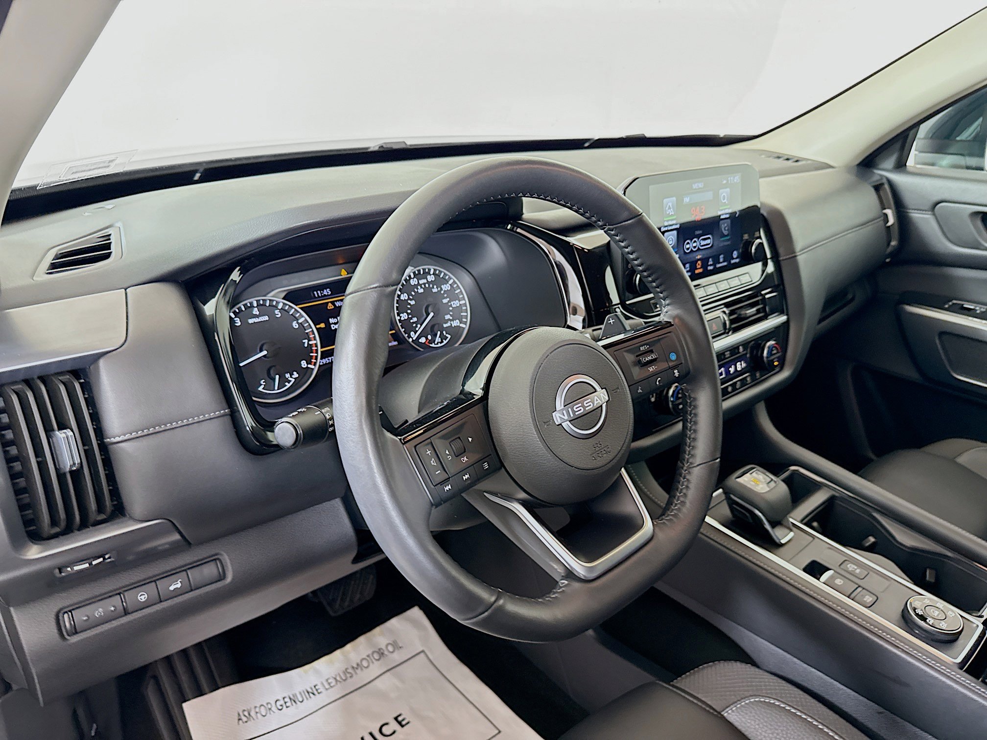 Used 2025 Nissan Pathfinder SL AWD/4WD image 9