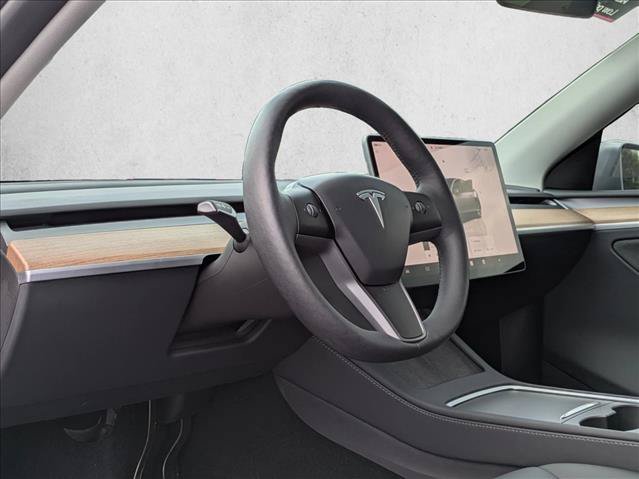 Used 2024 Tesla Model Y Long Range AWD/4WD image 11