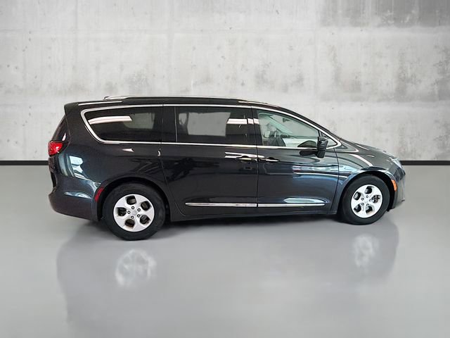 Used 2017 Chrysler Pacifica Touring-L Plus image 4