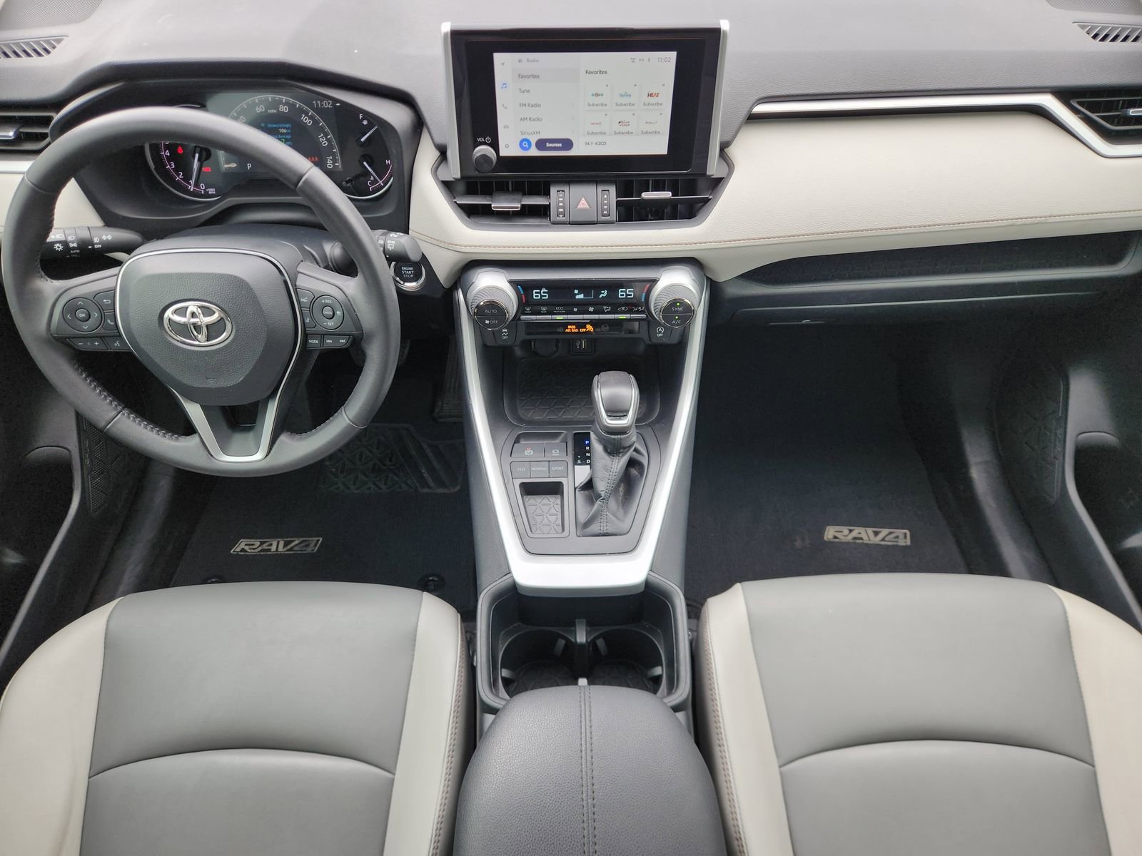 Used 2023 Toyota RAV4 XLE Premium image 31