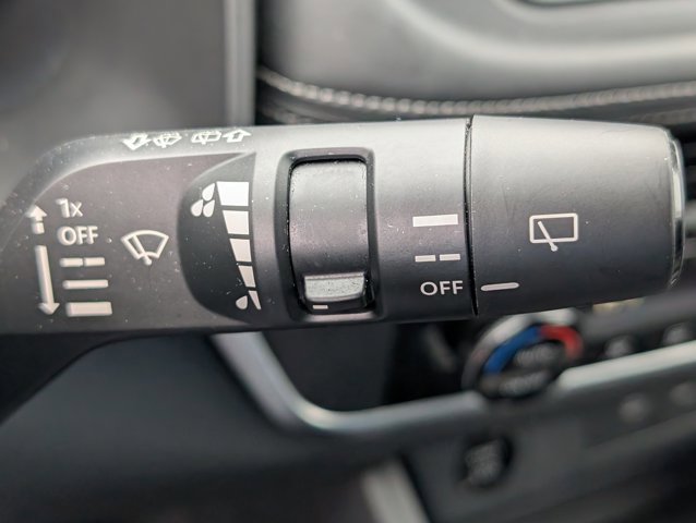 Used 2025 Nissan Rogue SV image 24