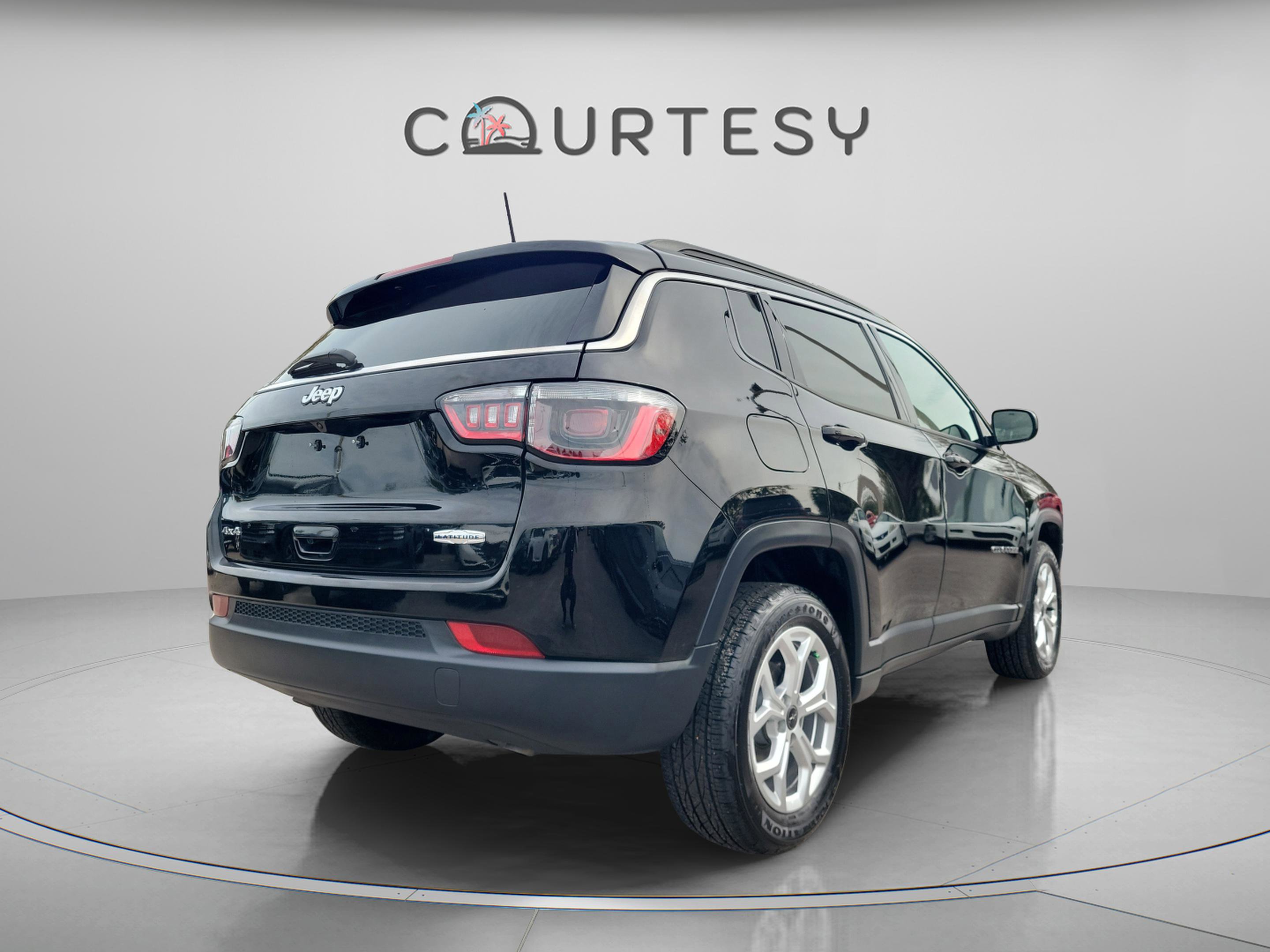 Used 2025 Jeep Compass Latitude image 6