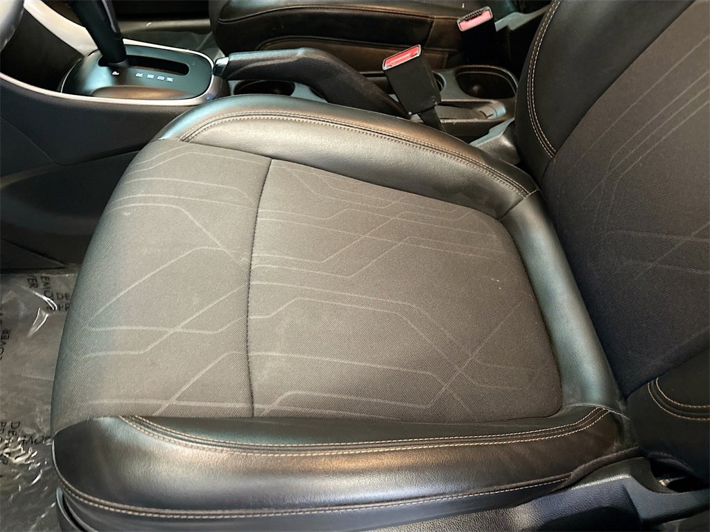 Used 2020 Chevrolet Trax LT w/ LT Convenience Package image 18
