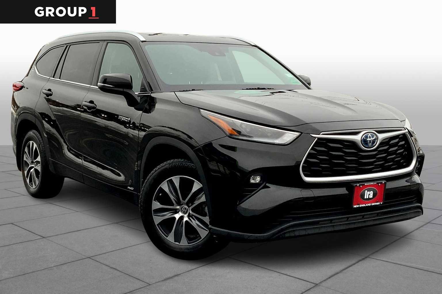 Used 2021 Toyota Highlander XLE AWD/4WD image 3