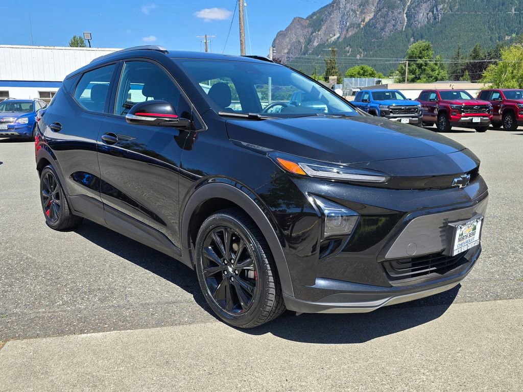 Used 2023 Chevrolet Bolt EUV LT w/ Comfort Package FWD image 3
