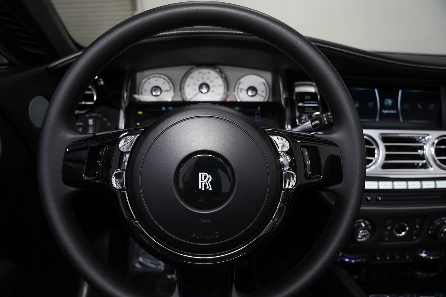 Used 2019 Rolls-Royce Dawn RWD image 44