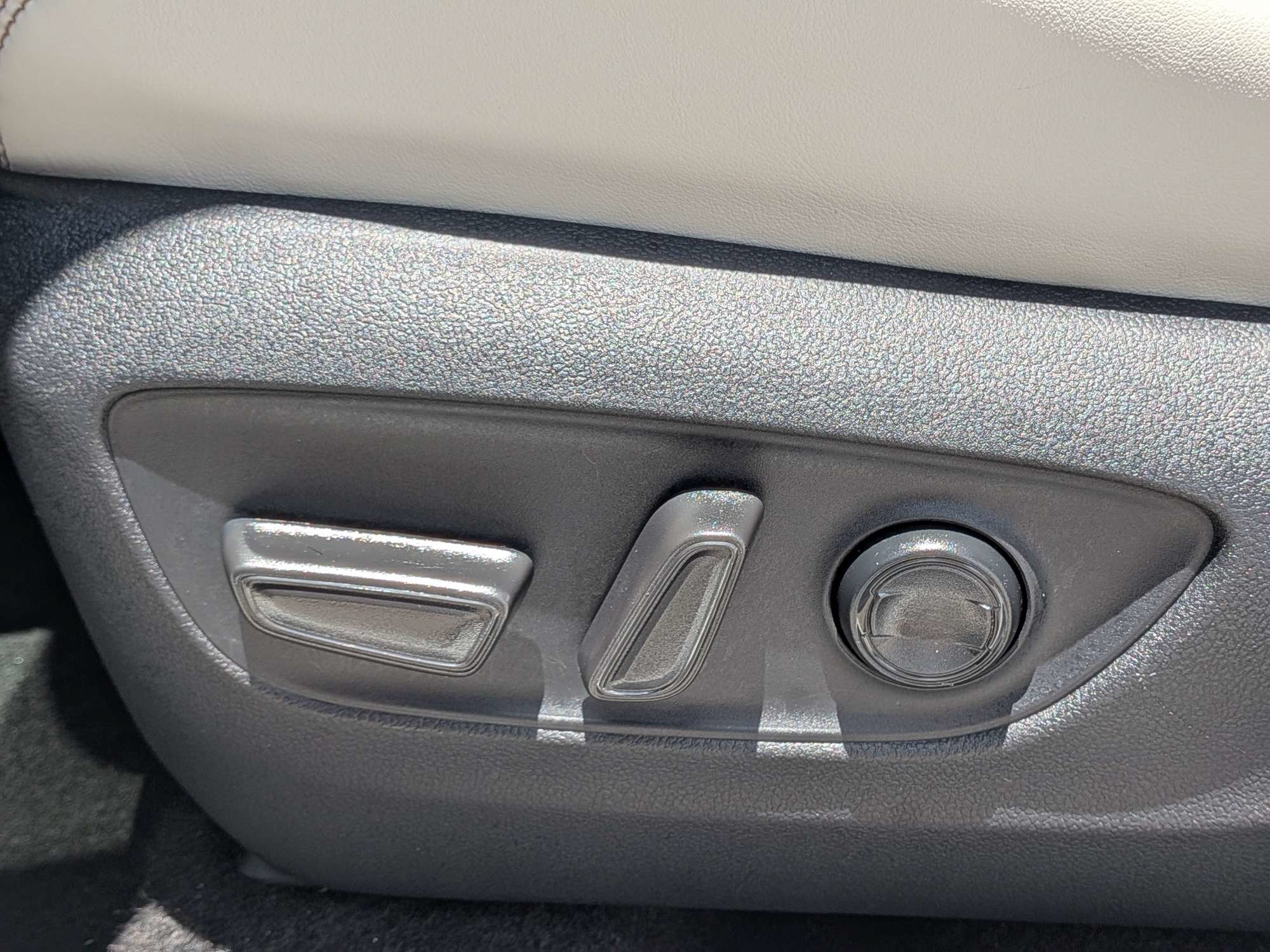 Used 2025 Toyota RAV4 Limited w/ Weather Package FWD image 27