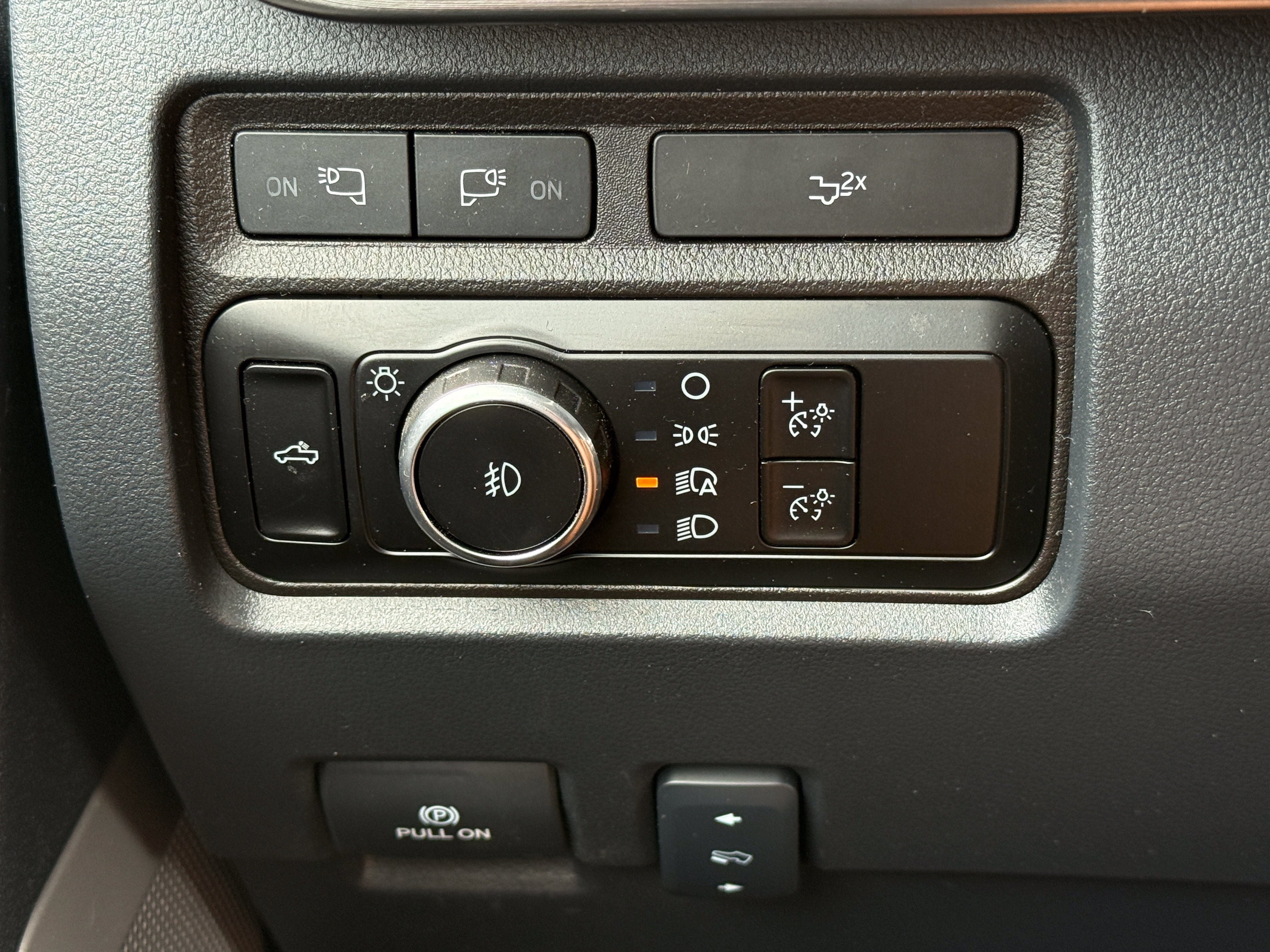 Used 2024 Ford F250 Lariat w/ Sport Appearance Package AWD/4WD image 23