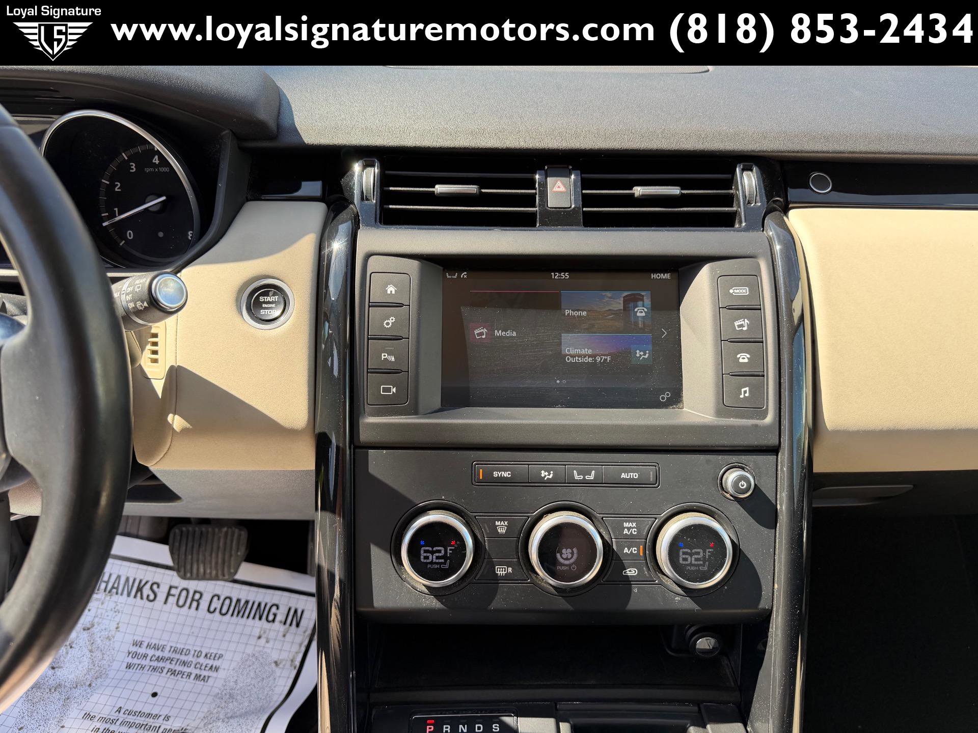 Used 2017 Land Rover Discovery SE image 28