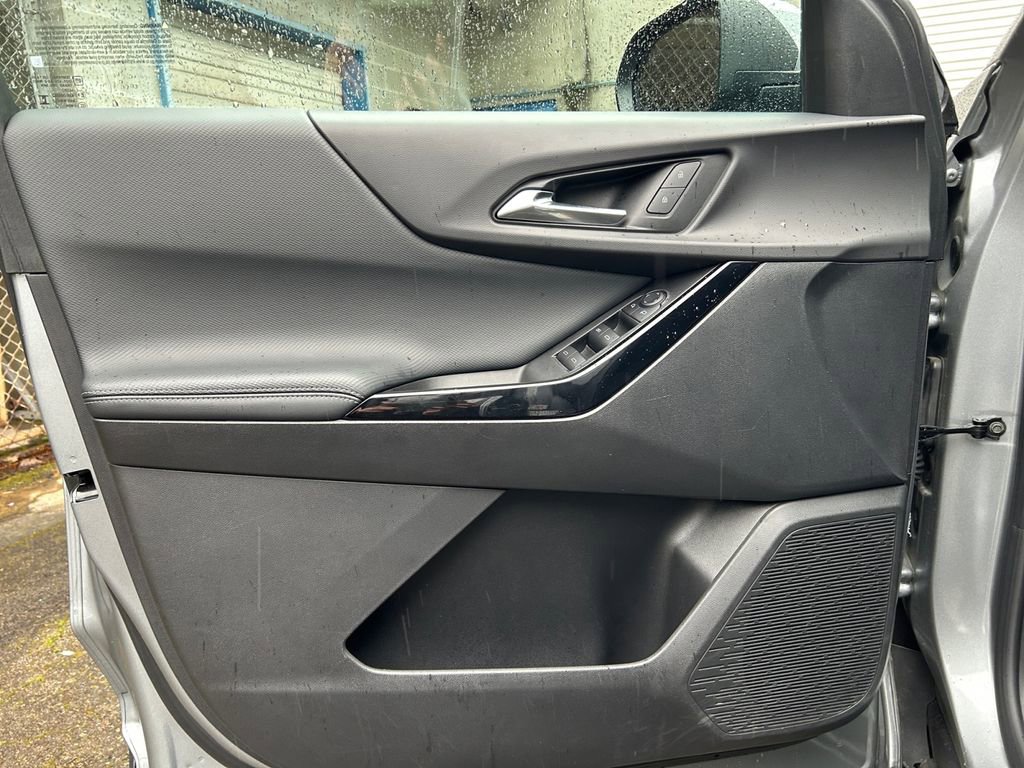 Used 2025 Chevrolet Equinox LT AWD/4WD image 22