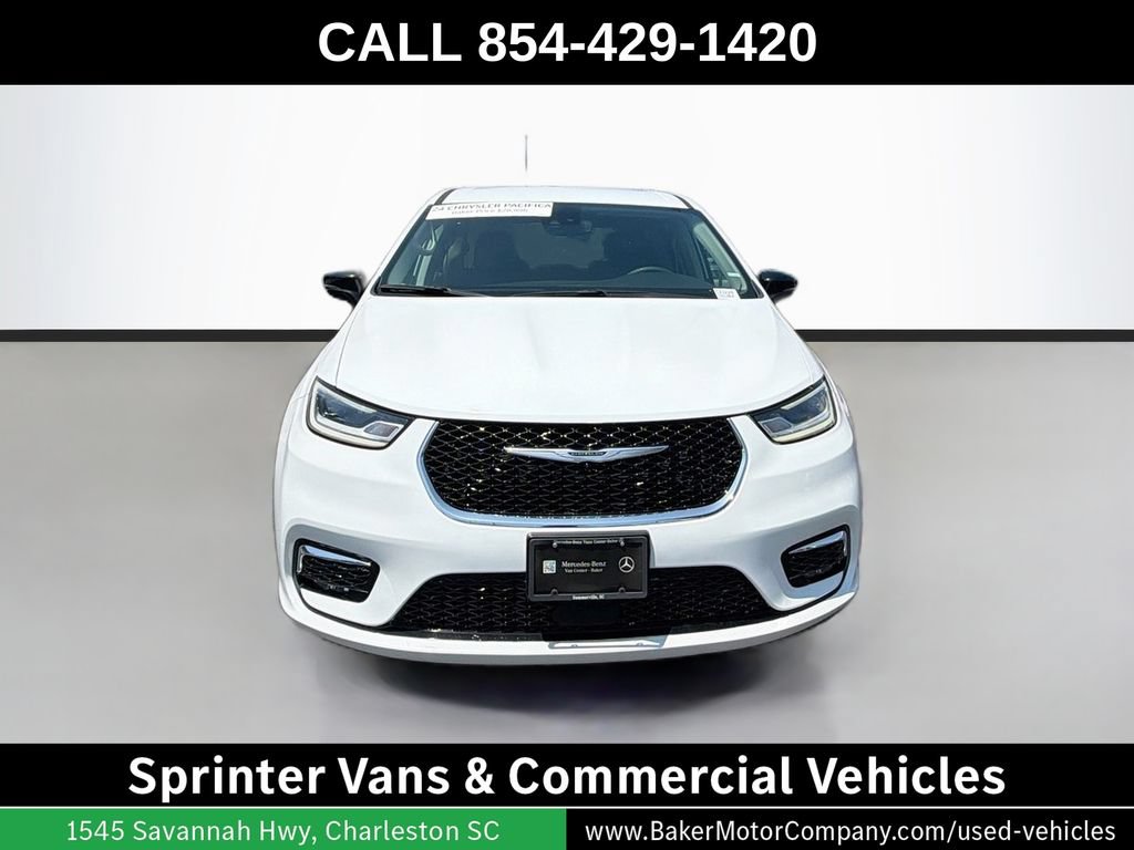 Used 2024 Chrysler Pacifica Touring-L FWD image 2