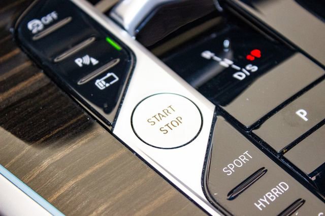 Used 2025 BMW X5 xDrive50e image 35