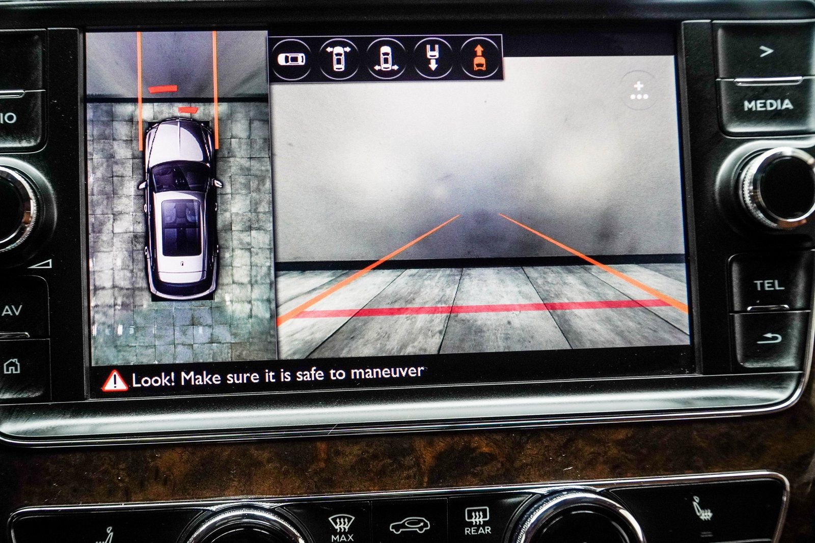 Used 2017 Bentley Bentayga image 32