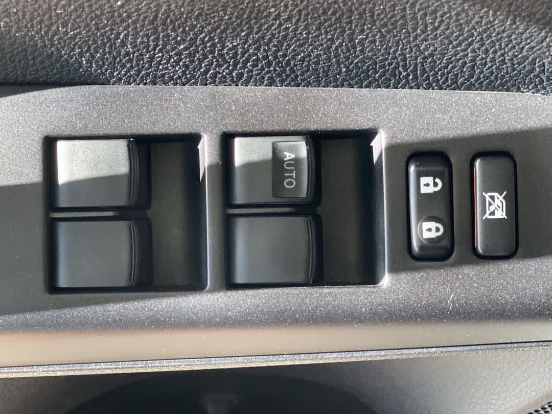 Used 2018 Toyota RAV4 XLE AWD/4WD image 16
