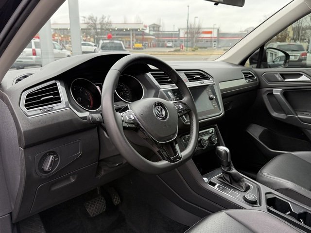 Used 2020 Volkswagen Tiguan SE image 11