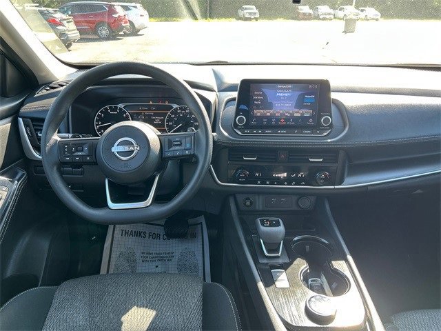 Used 2024 Nissan Rogue SV image 14