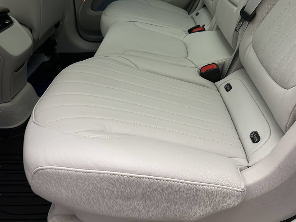 Used 2023 Mercedes-Benz EQS 580 4MATIC SUV image 16