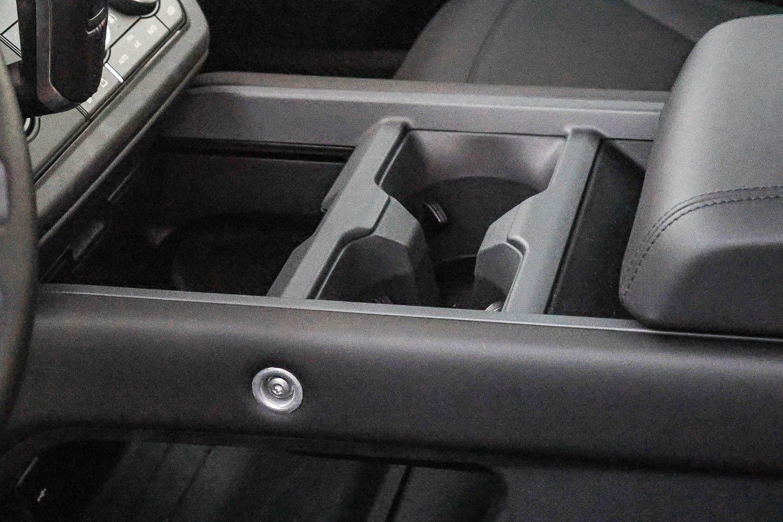 New 2026 Land Rover Defender 130 X-Dynamic SE image 29