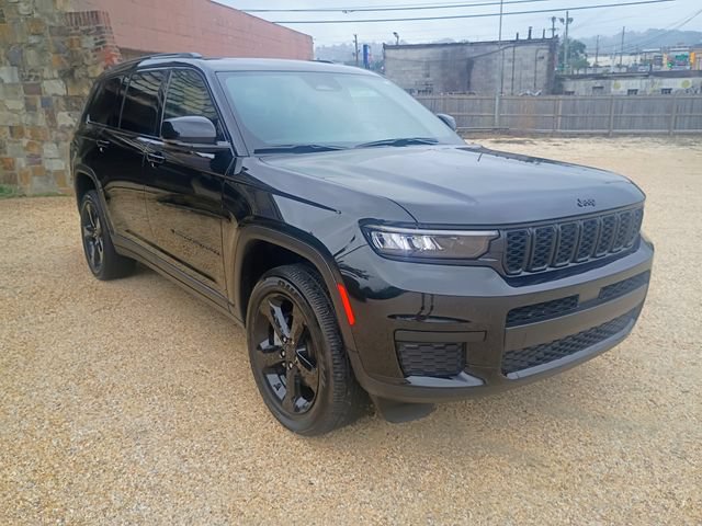 Used 2025 Jeep Grand Cherokee L Altitude RWD image 2