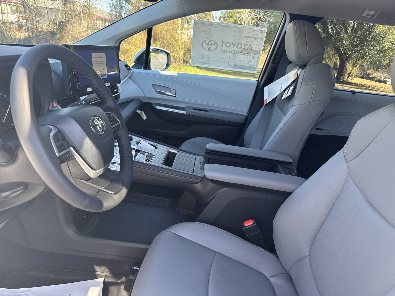 New 2025 Toyota Sienna XLE FWD image 13