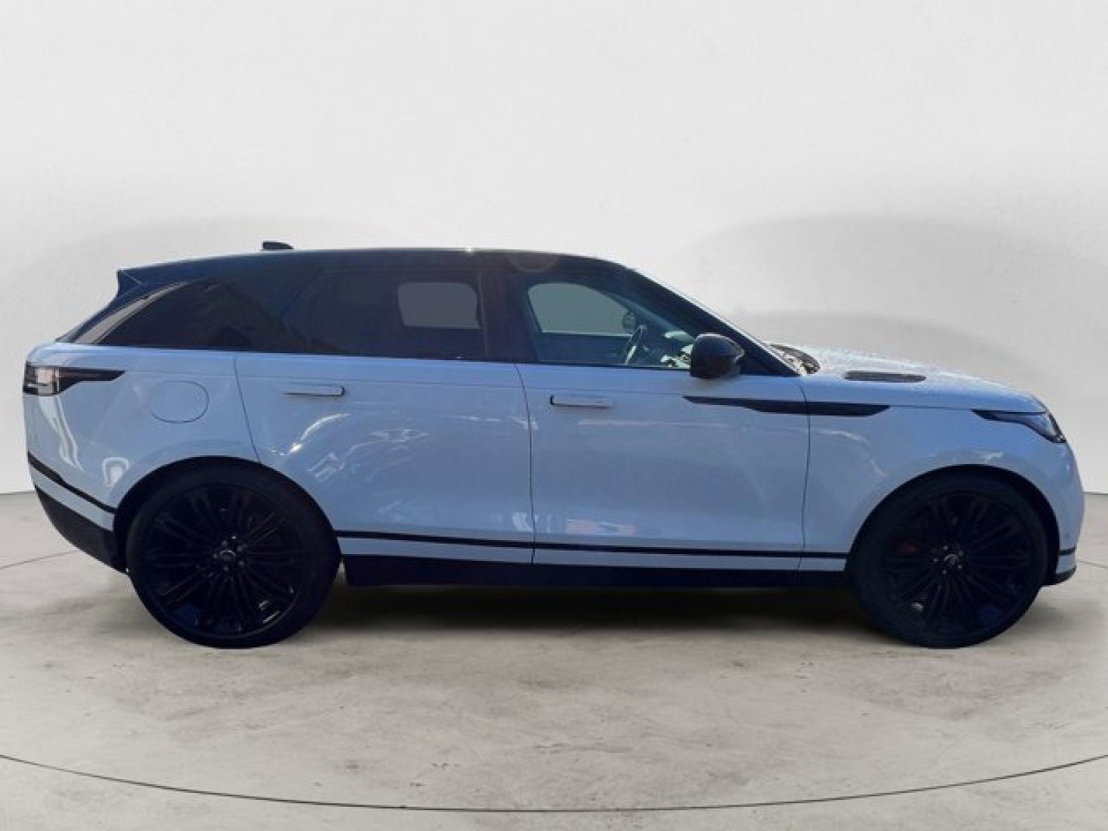 New 2025 Land Rover Range Rover Velar Dynamic SE image 6