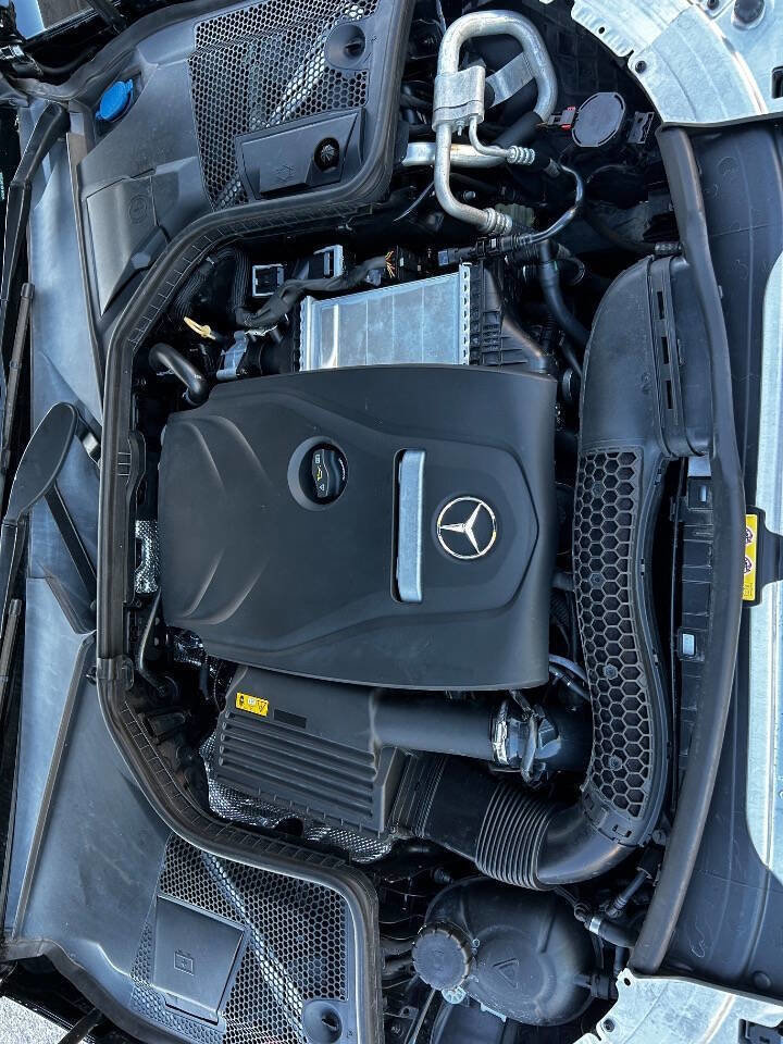 Used 2018 Mercedes-Benz C 300 Sedan w/ Premium Package image 19