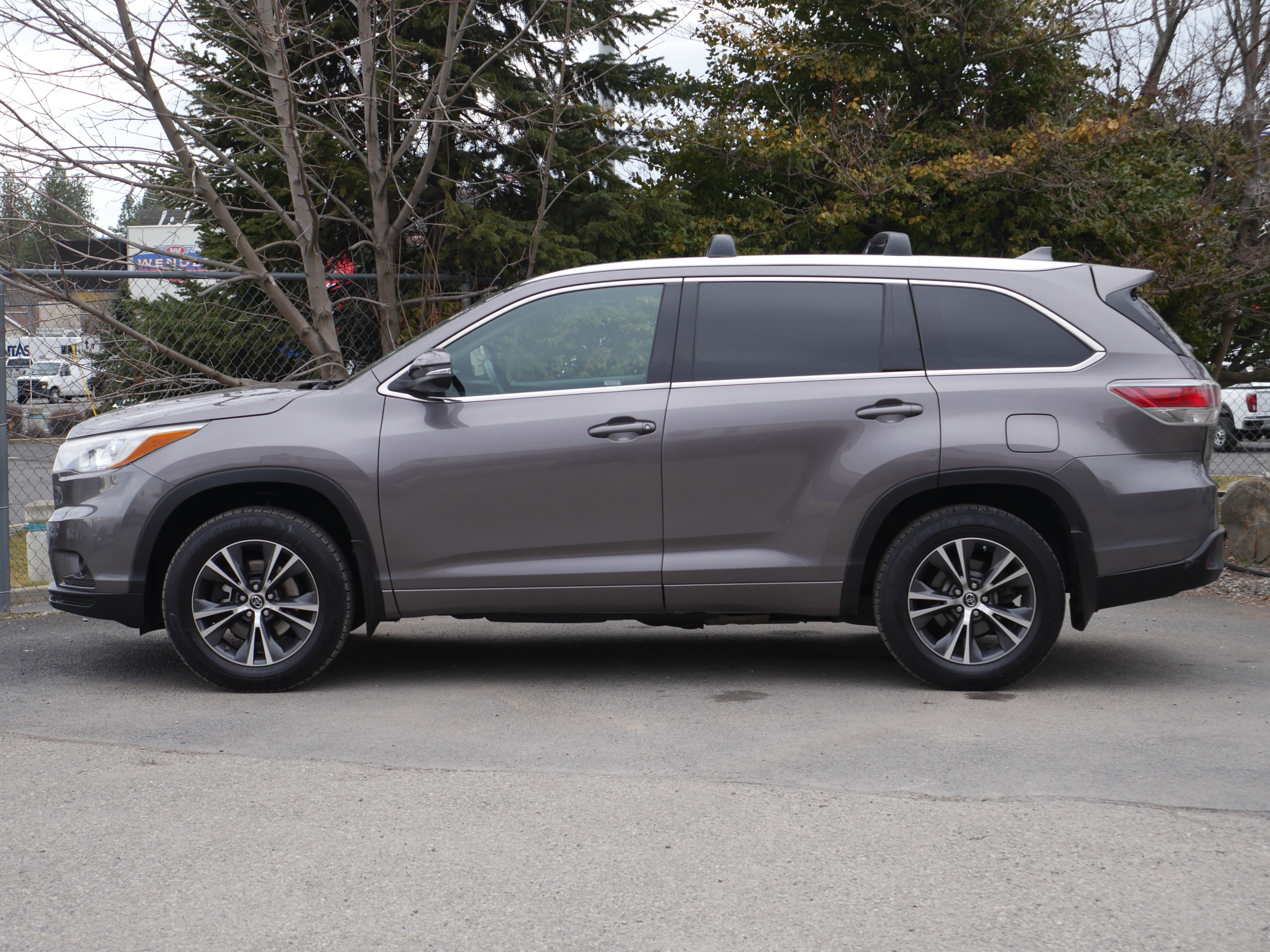Used 2016 Toyota Highlander XLE image 18