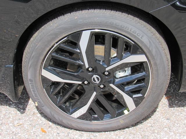 New 2025 Nissan Versa SR w/ Trunk Package FWD image 9