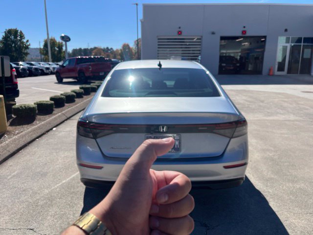 Used 2025 Honda Accord SE image 6